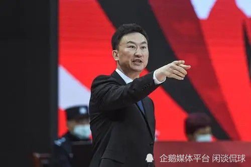 加里·奥德曼再执导筒 费因斯有望饰演摄影先驱 2013-06-16 《锅匠，裁缝，士兵，间谍 》、“蝙蝠侠前传三部曲”系列、“哈利·波特”系列主演加里·奥德曼宣布将再执导筒，导演一部名为《飞马》（Flying Horse）的传记电影。