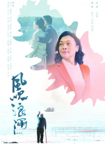 还有就是离开地面，因为人类的视角总是停留在地面，为了观察并展示树的其他维度，需要进入树冠内部，感受树冠，摄像机必须动起来。